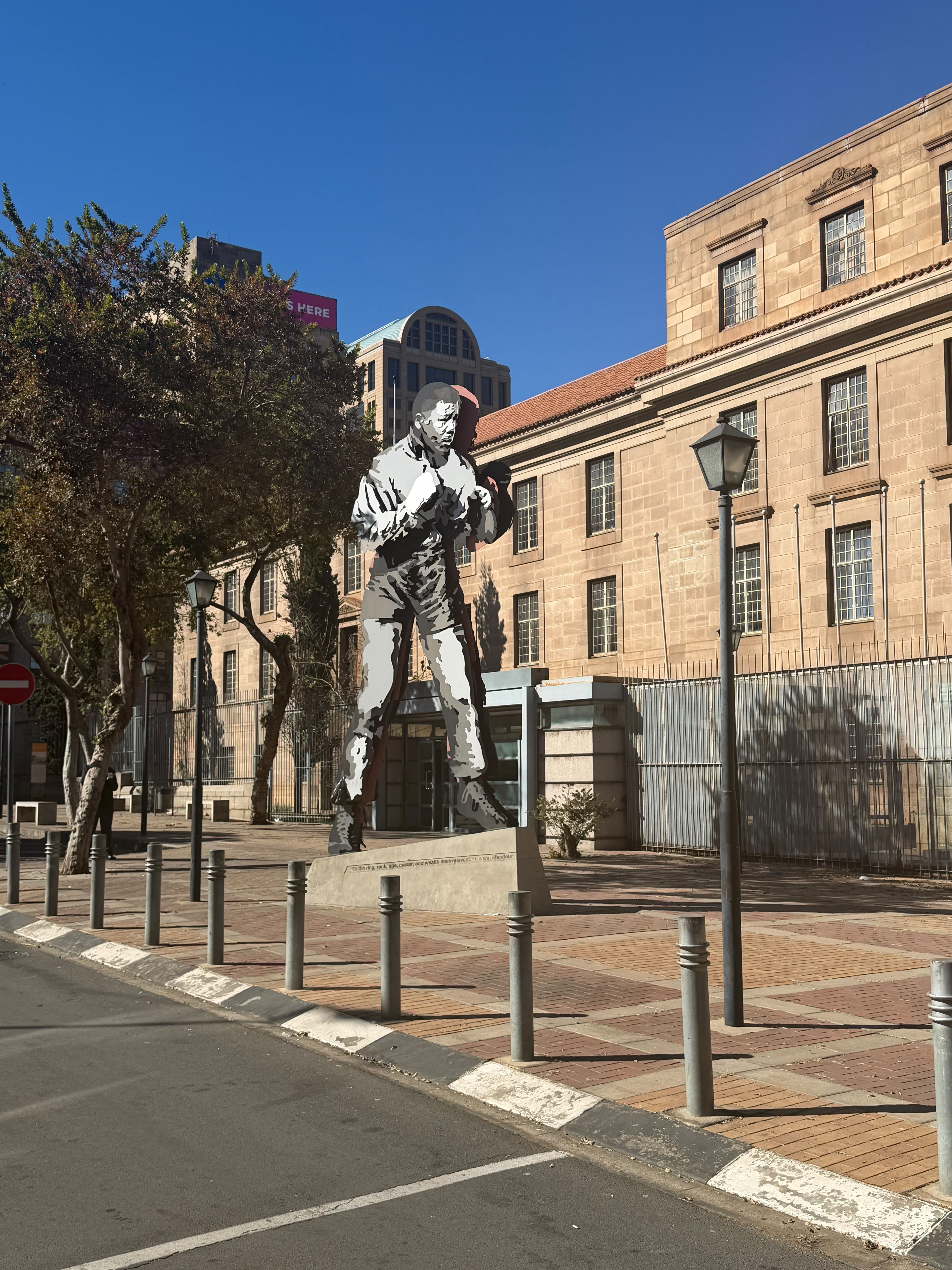 Nelson Mandela boxing statue